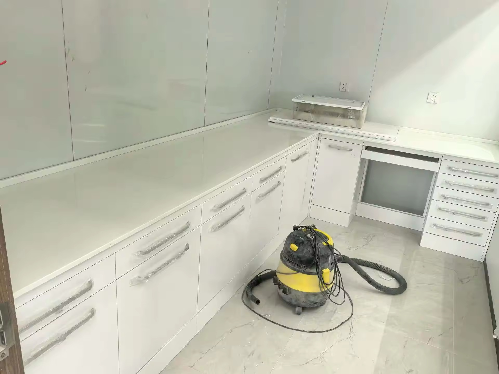 Perabot Rumah Sakit, Laborator - Medical Lab Design ulasan dan harga